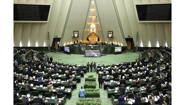 البرلمان الإيراني يناقش الاتفاق النووي