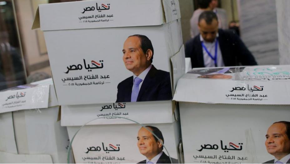 فتح صناديق الاقتراع في الانتخابات الرئاسية المصرية
