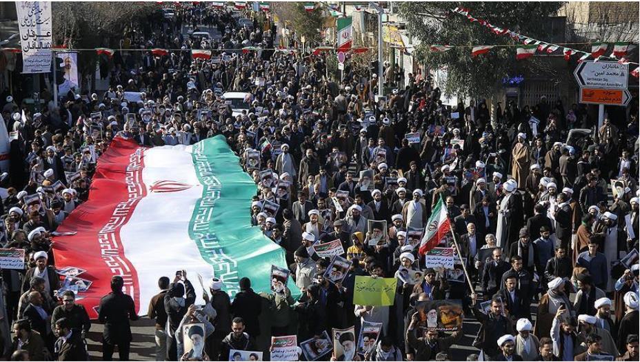 تواصل الاحتجاجات بإيران...