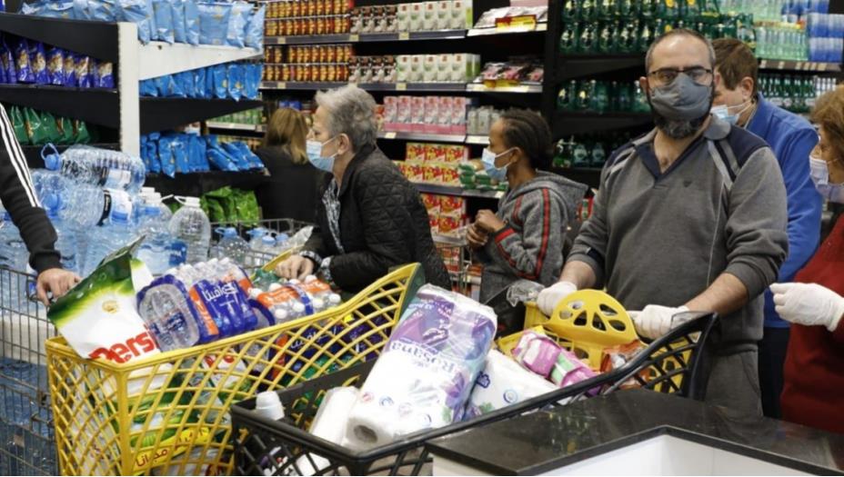 أسعار المواد الغذائية تسابق الدولار في صعوده
