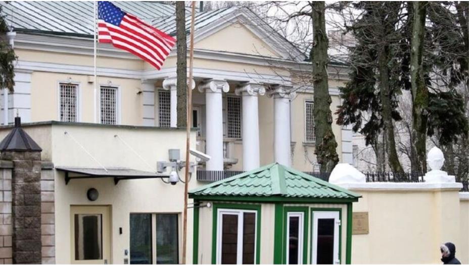 الولايات المتحدة تعلق عمل سفارتها في مينسك