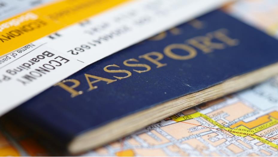 جوازات سفر بمبالغ خيالية.. اليكم التفاصيل