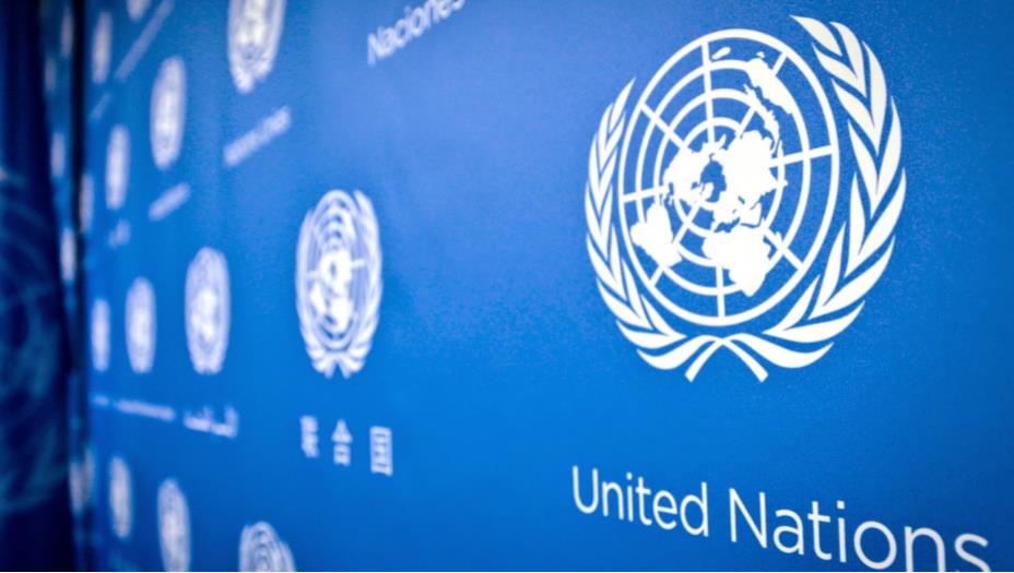 الأمم المتحدة تُعلّق تقديم المساعدات النقديّة بالعملتين للنازحين
