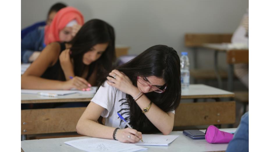 اللجنة الطالبية: لإجراء امتحانات إكمال للطلاب الراسبين