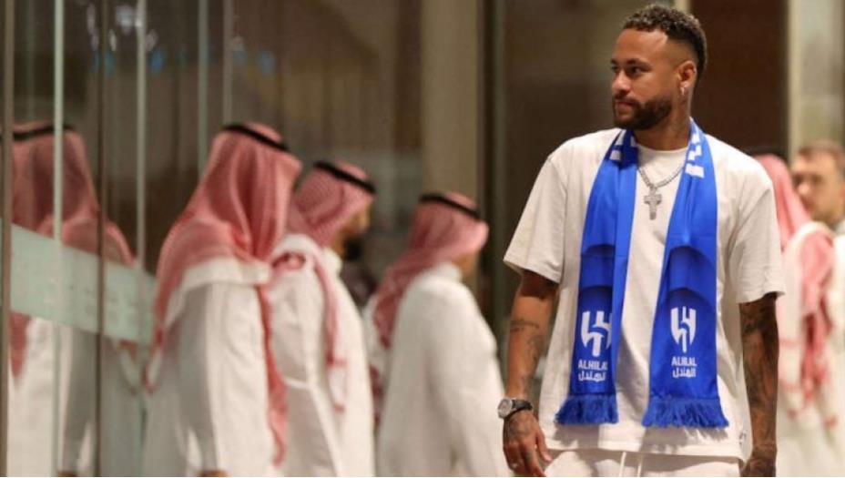 نيمار يصل إلى الرياض عشية تقديمه لاعباً للهلال
